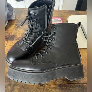 Platform combat boots